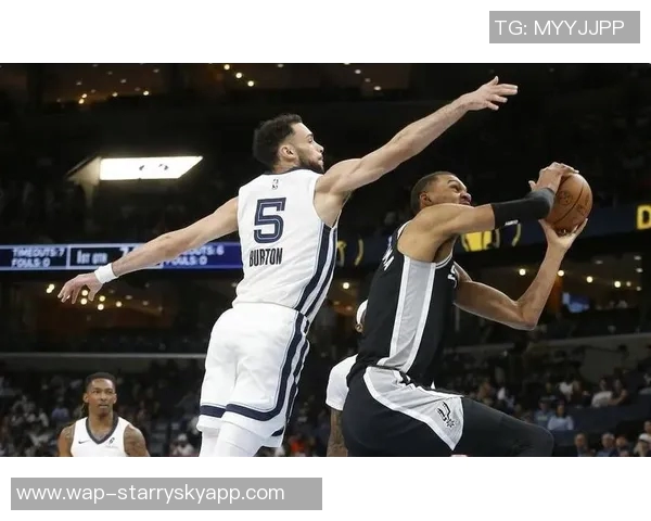 马刺7连胜展现团队实力多名球员轮流成为得分王